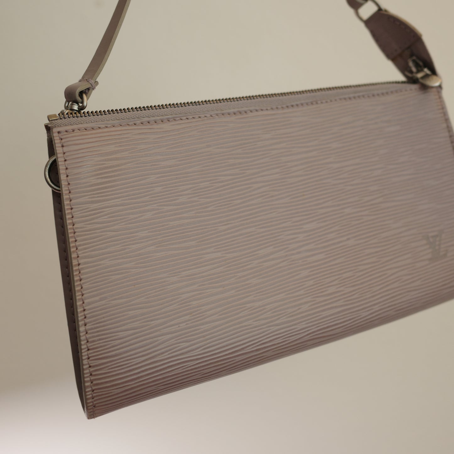 LOUIS VUITTON Epi Leather Lilac Purple Pochette Accessoires