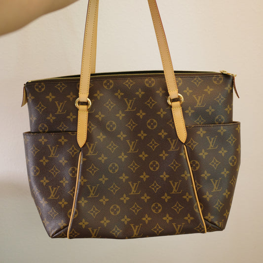 LOUIS VUITTON Monogram Totally MM