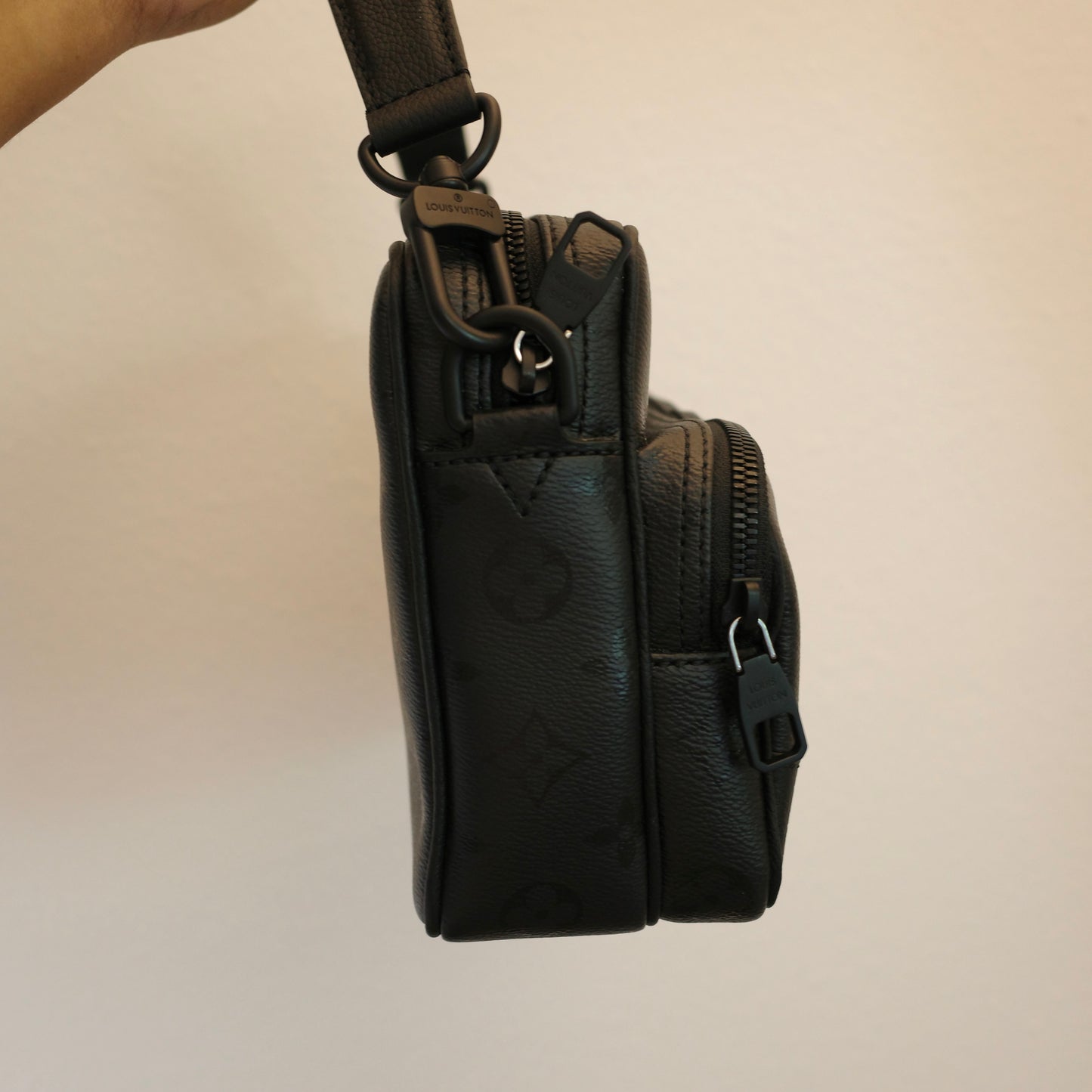 LOUIS VUITTON Monogram Midnight Nil Messenger Bag