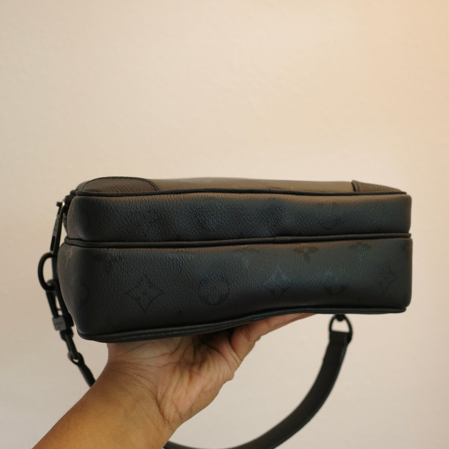 LOUIS VUITTON Monogram Midnight Nil Messenger Bag