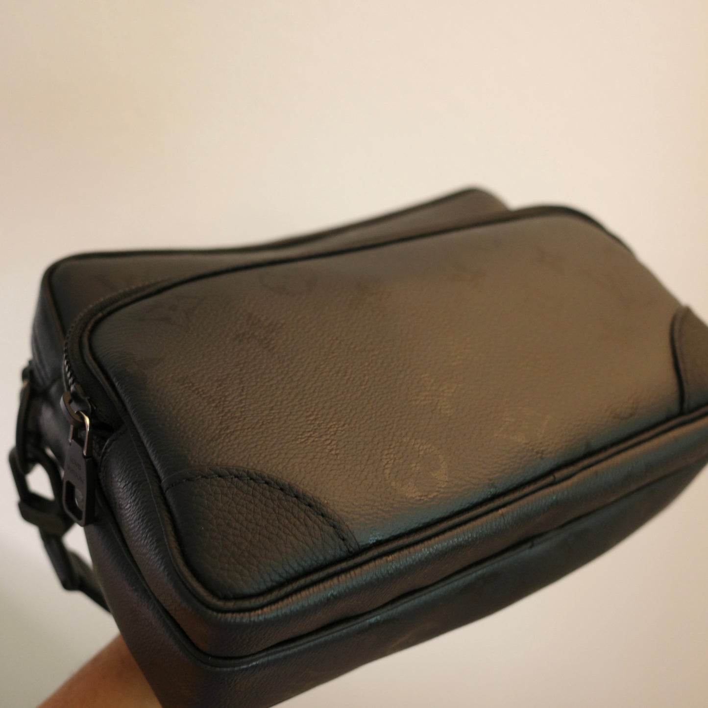 LOUIS VUITTON Monogram Midnight Nil Messenger Bag