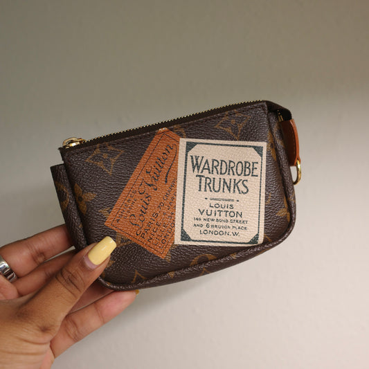 LOUIS VUITTON Monogram Toulouse Craie Trunks Pochette Cles