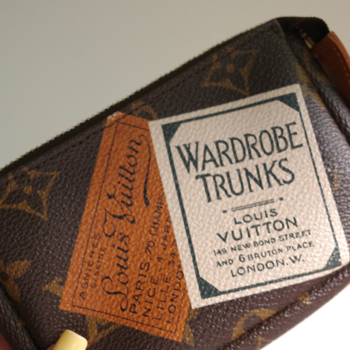 LOUIS VUITTON Monogram Toulouse Craie Trunks Pochette Cles