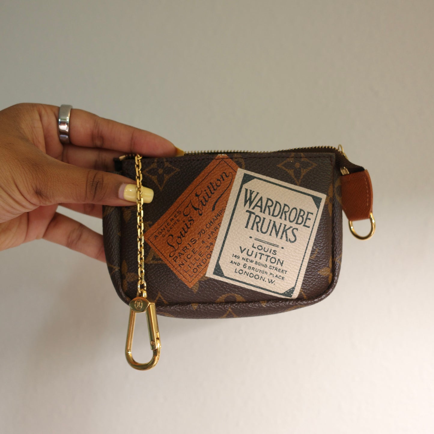 LOUIS VUITTON Monogram Toulouse Craie Trunks Pochette Cles