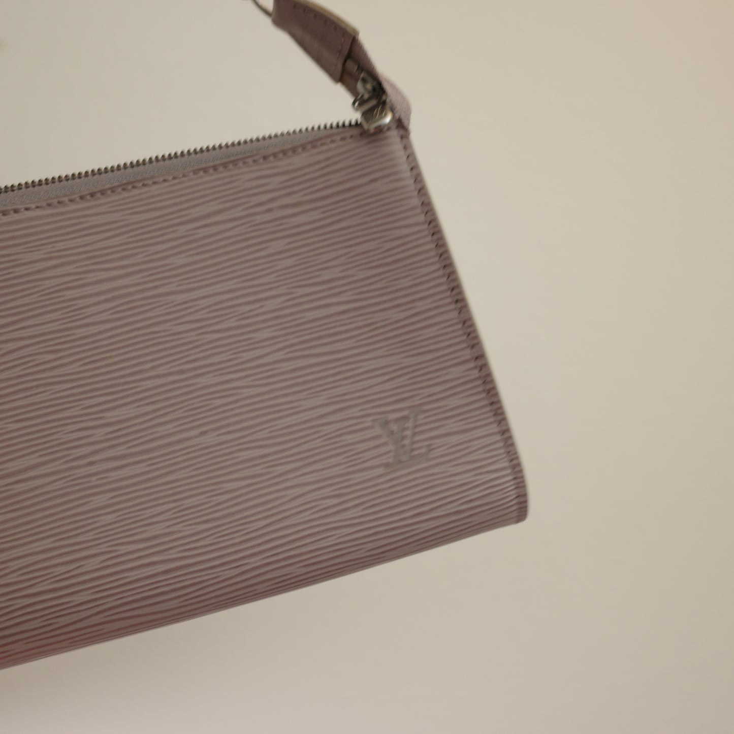 LOUIS VUITTON Epi Leather Lilac Purple Pochette Accessoires