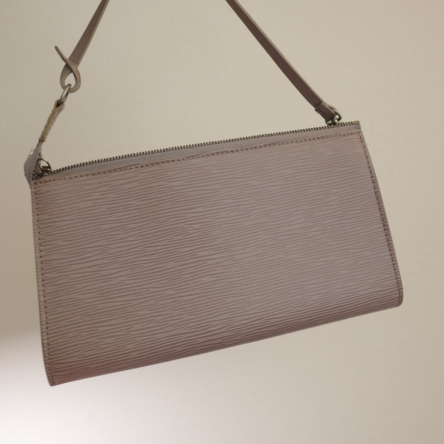 LOUIS VUITTON Epi Leather Lilac Purple Pochette Accessoires