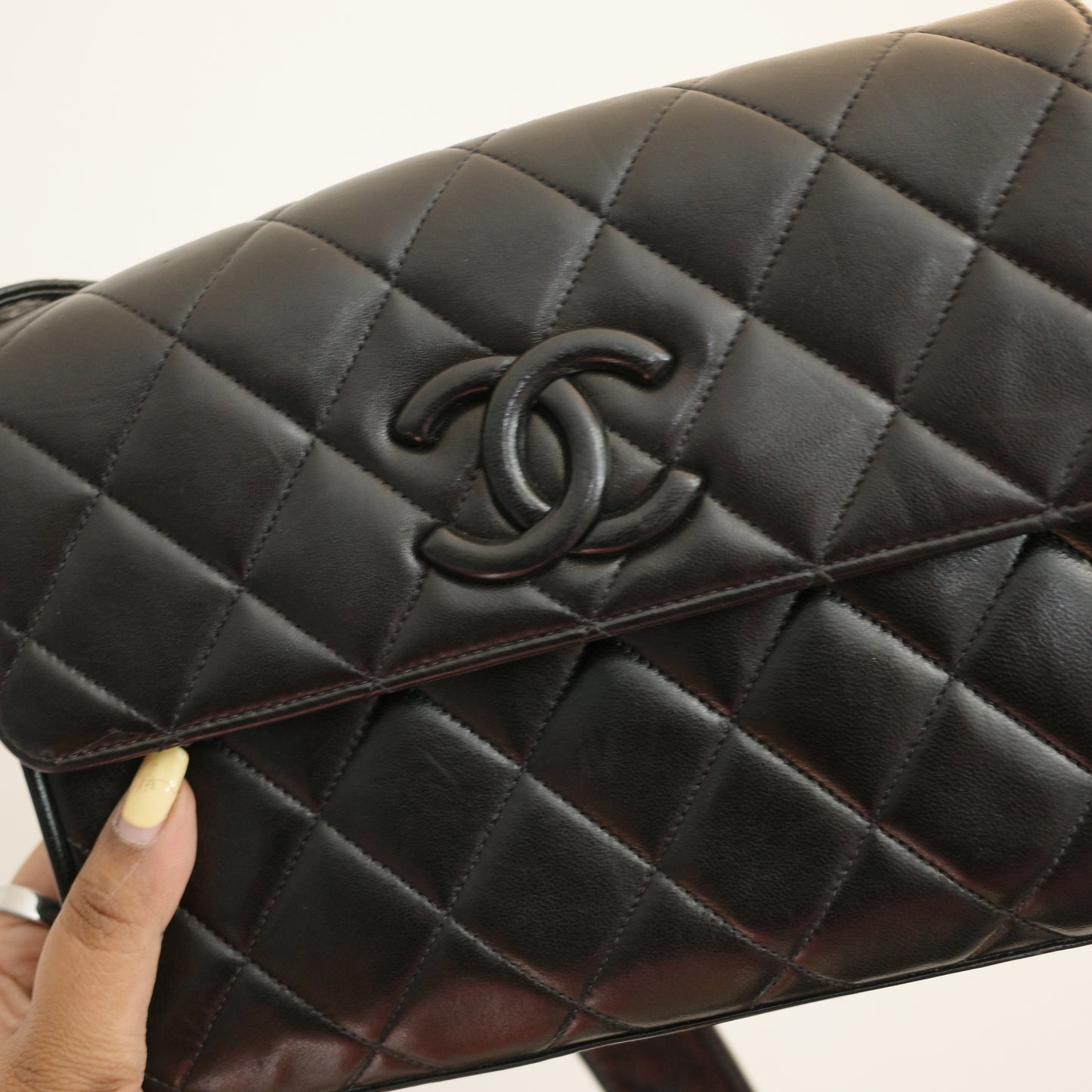 CHANEL 1994 Lambskin Quilted Black Shoulder Crossbody Bag