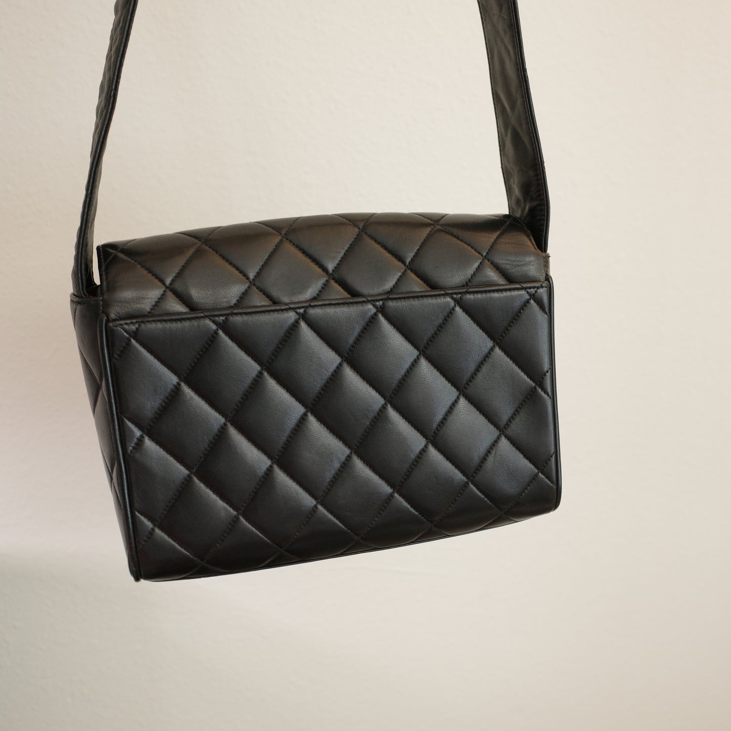 CHANEL 1994 Lambskin Quilted Black Shoulder Crossbody Bag
