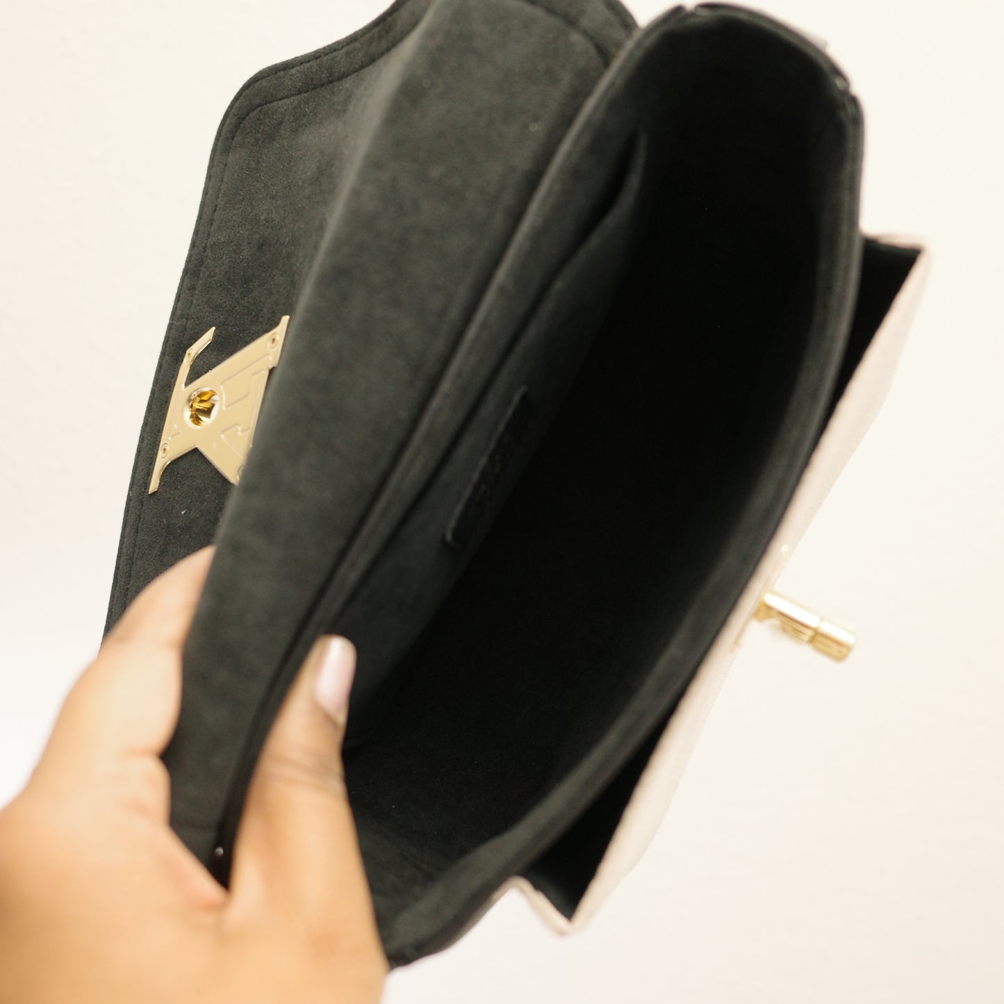 LOUIS VUITTON Lockme Tender Bag