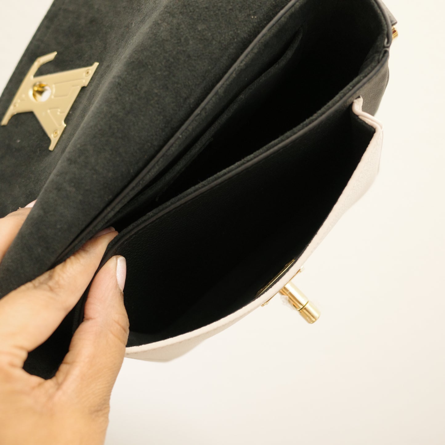 LOUIS VUITTON Lockme Tender Bag