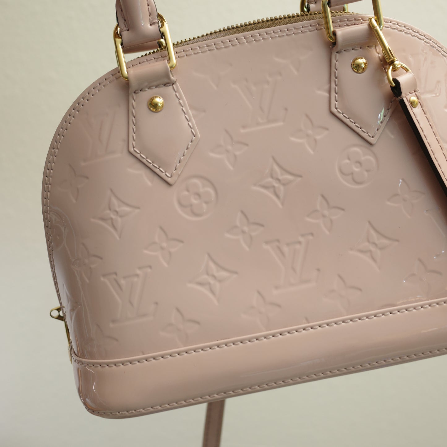 LOUIS VUITTON Vernis Light Pink Alma BB