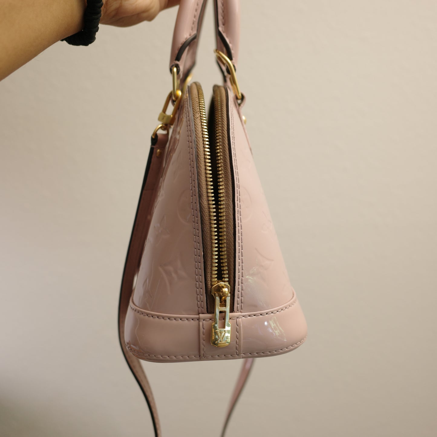 LOUIS VUITTON Vernis Light Pink Alma BB