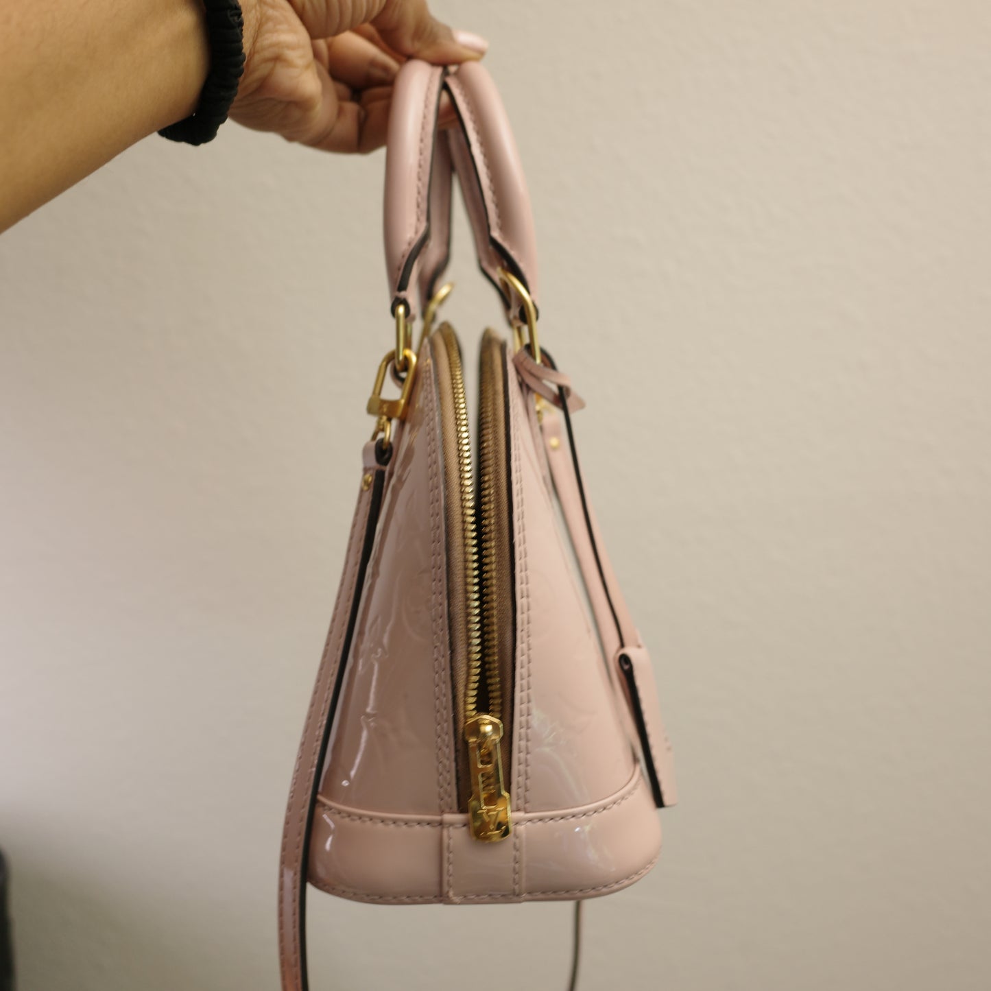 LOUIS VUITTON Vernis Light Pink Alma BB