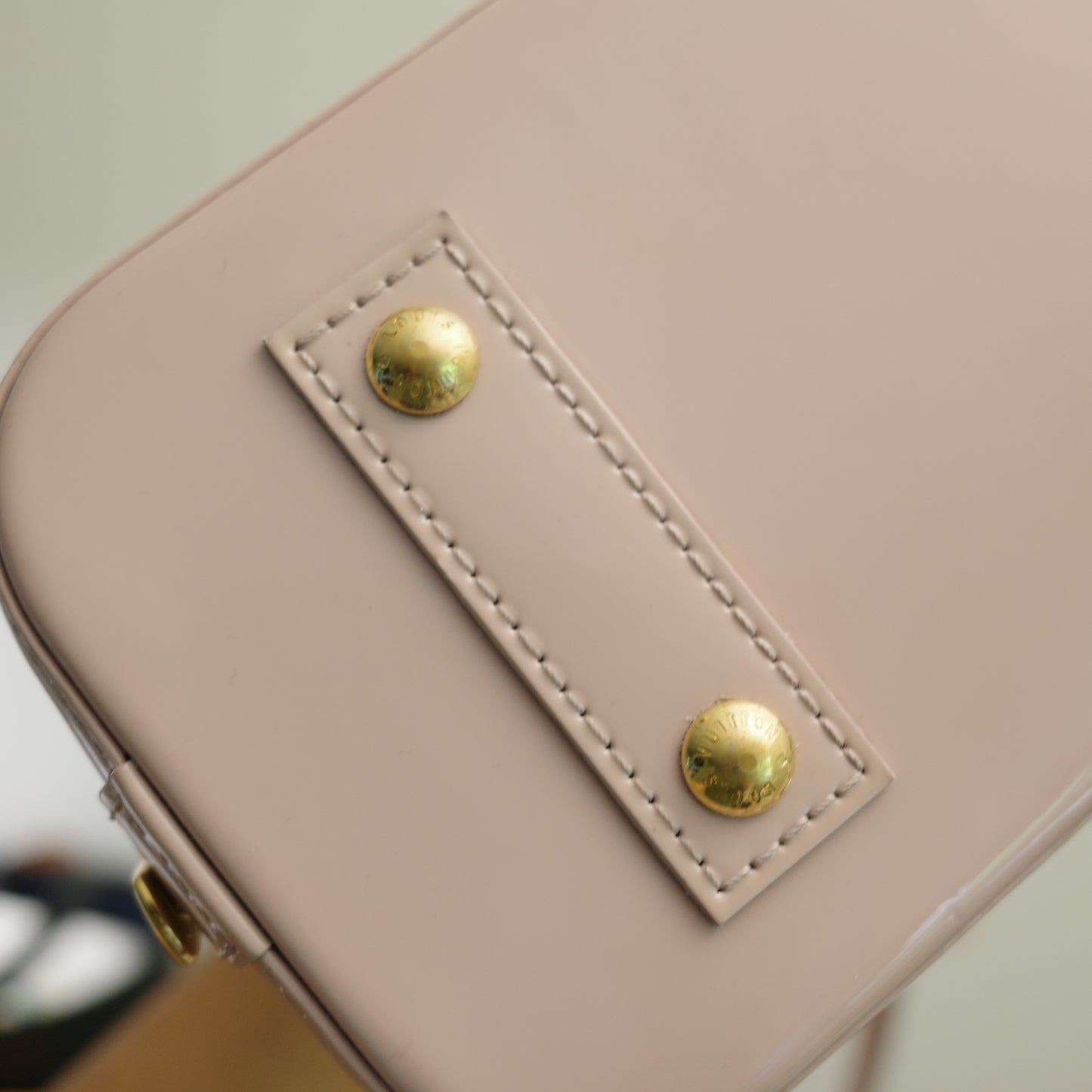 LOUIS VUITTON Vernis Light Pink Alma BB