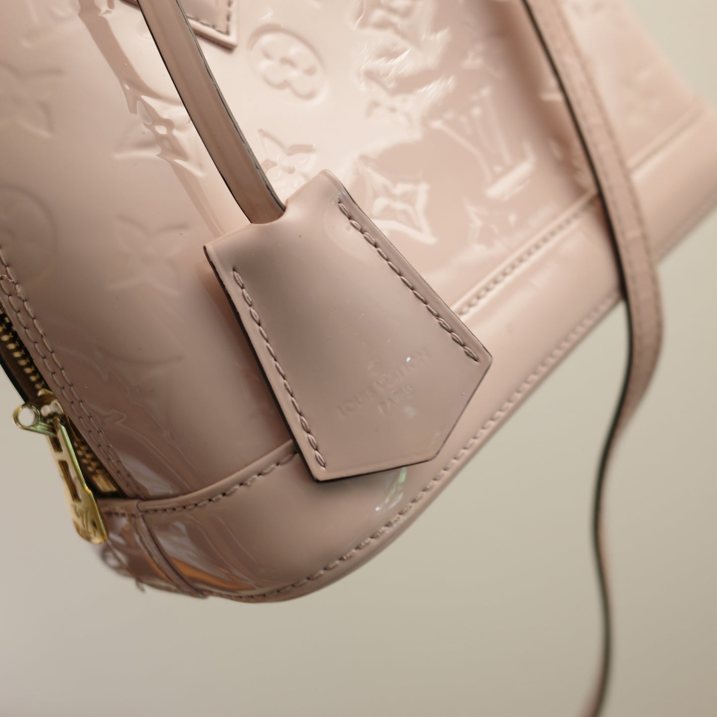 LOUIS VUITTON Vernis Light Pink Alma BB