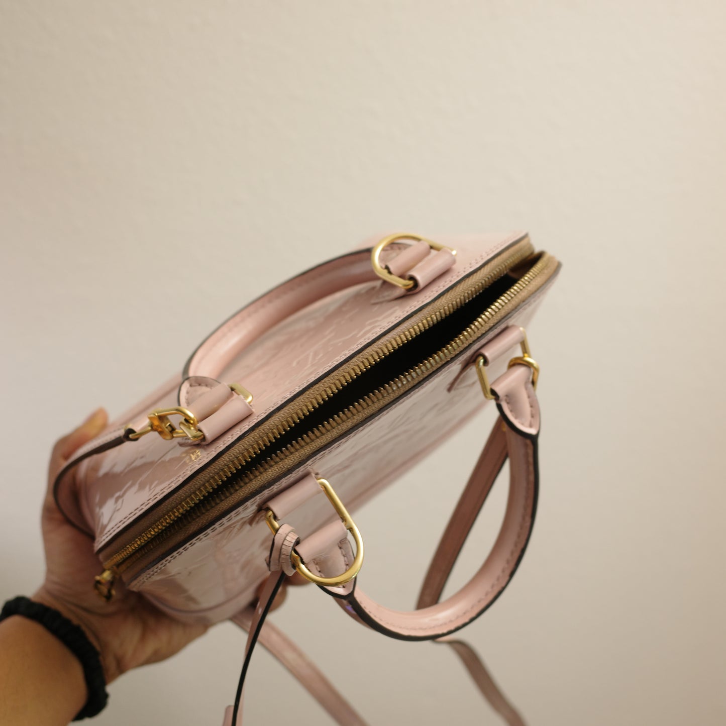 LOUIS VUITTON Vernis Light Pink Alma BB