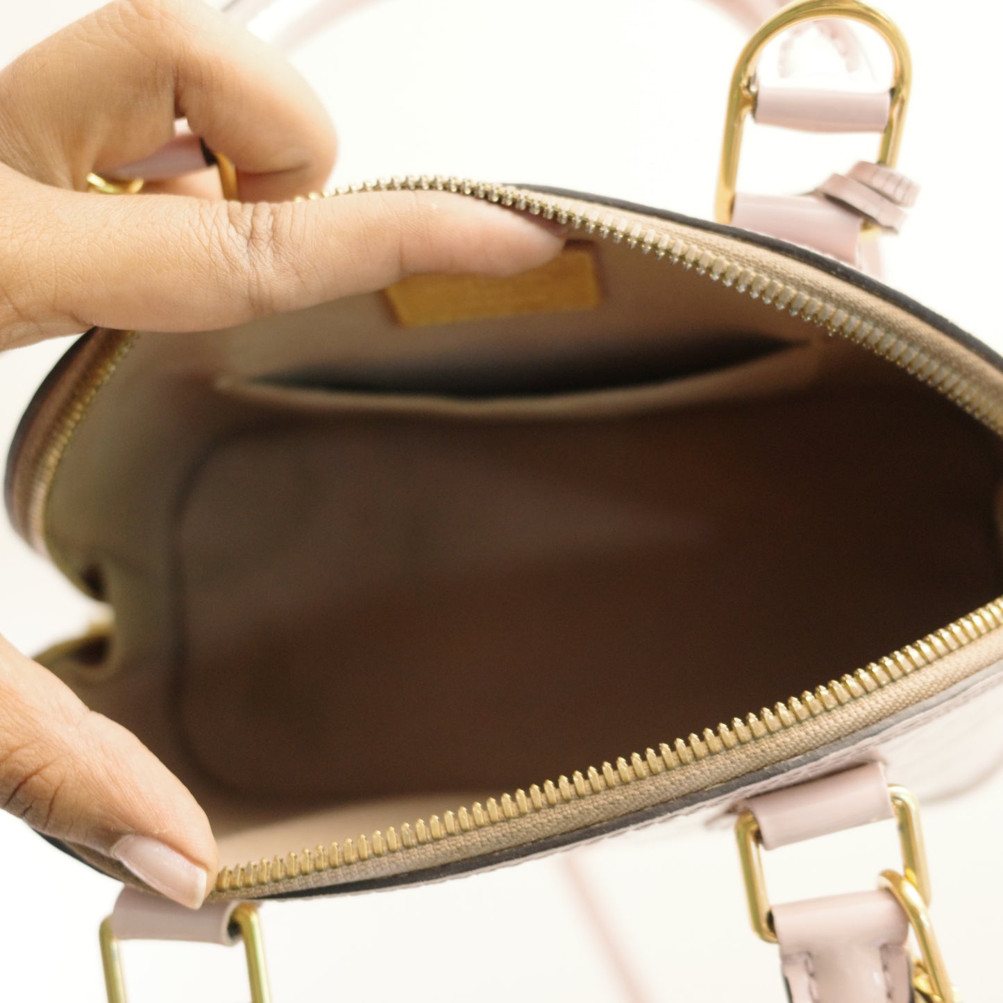 LOUIS VUITTON Vernis Light Pink Alma BB