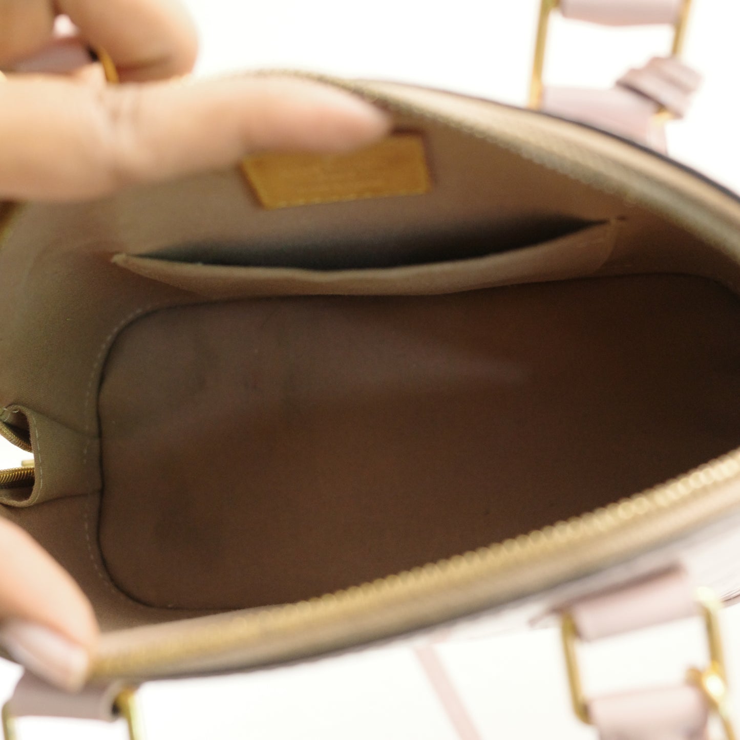LOUIS VUITTON Vernis Light Pink Alma BB