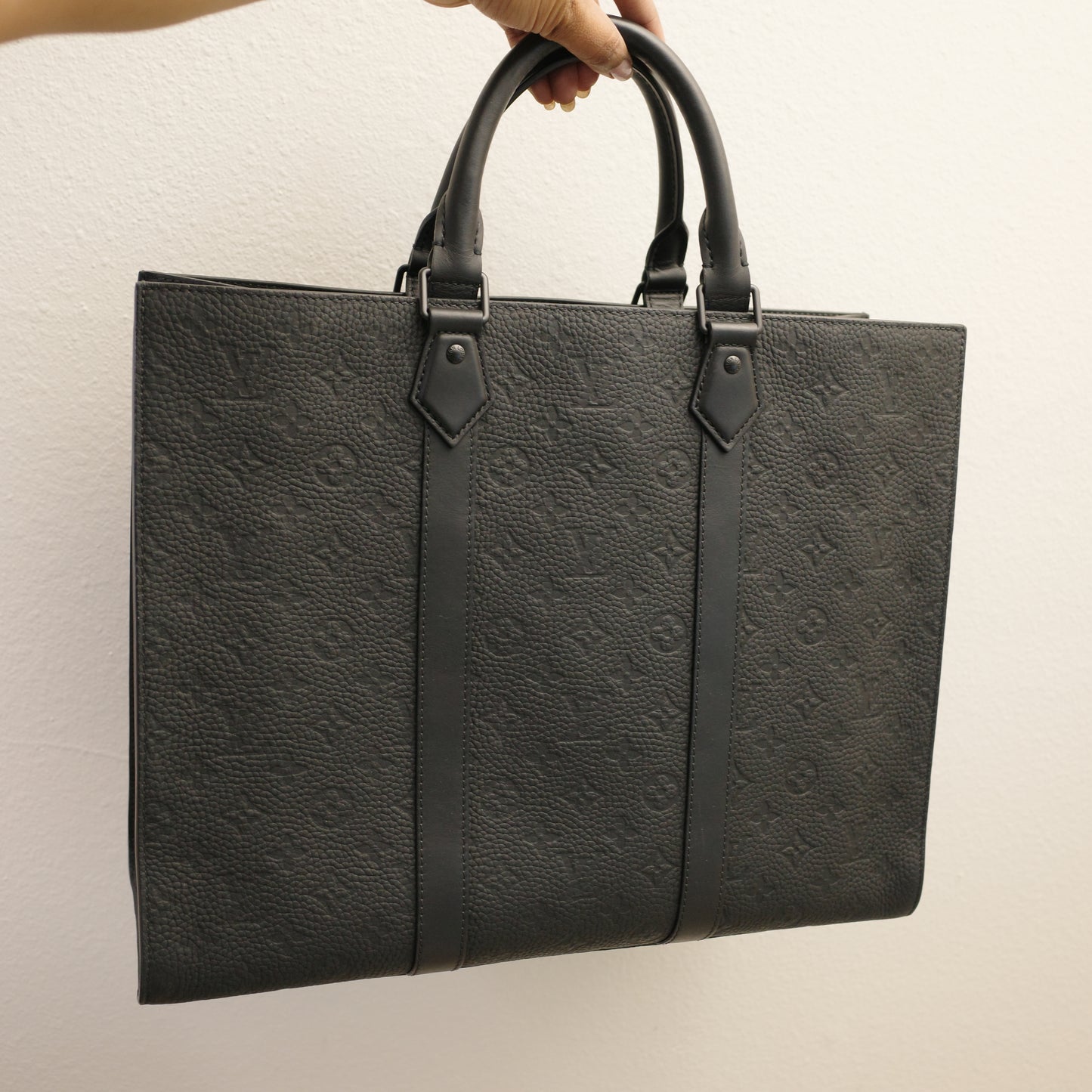 LOUIS VUITTON Black Taurillon Leather Sac Plat 24H Tote Bag