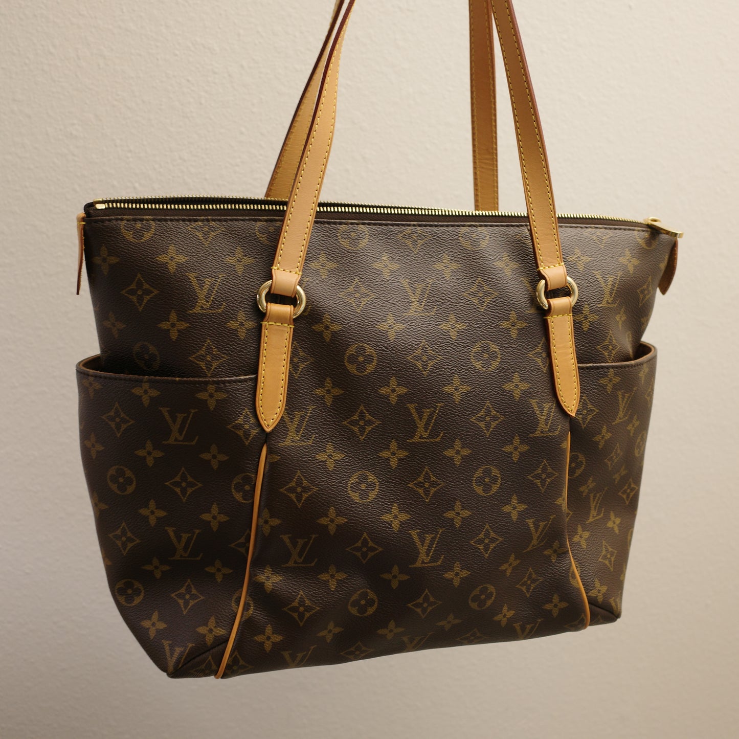 LOUIS VUITTON Monogram Totally MM