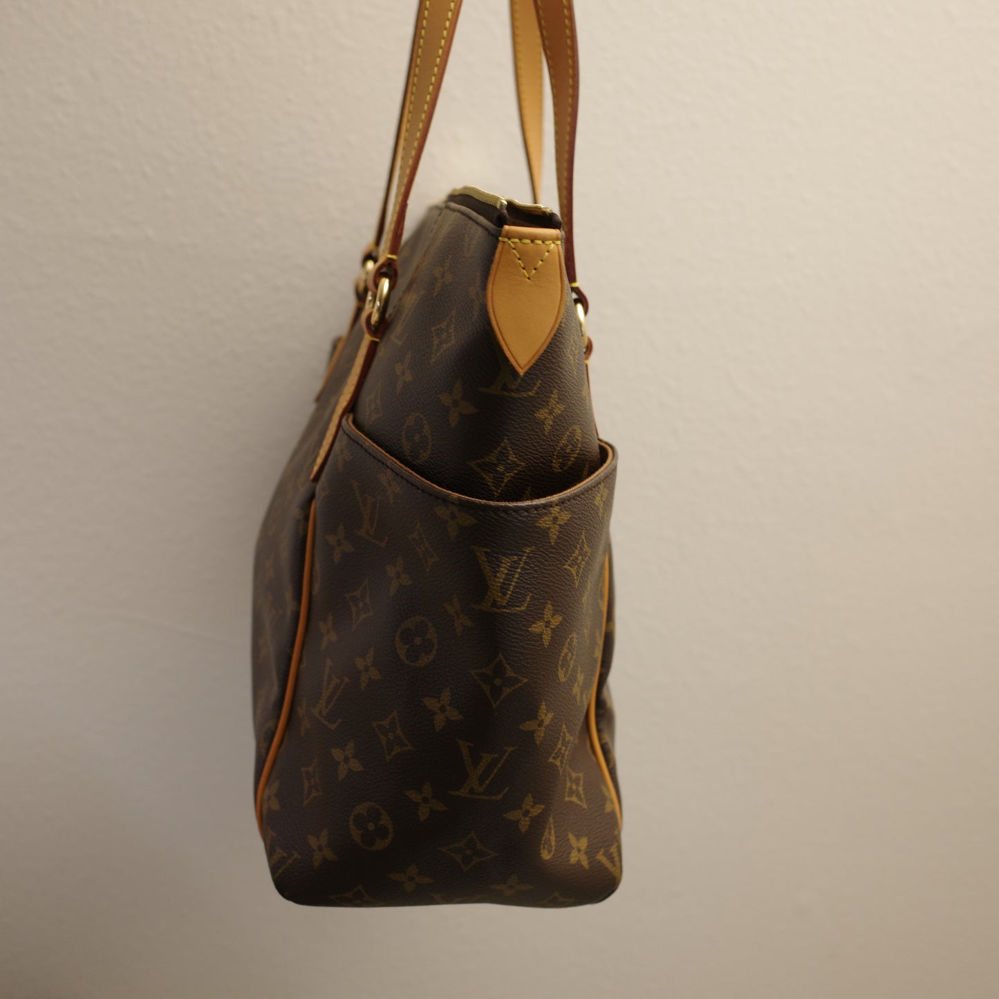 LOUIS VUITTON Monogram Totally MM