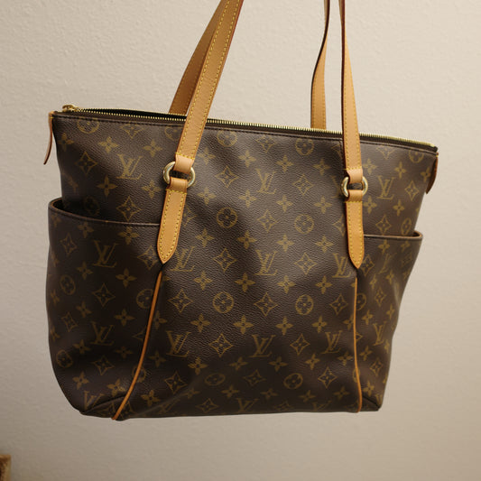 LOUIS VUITTON Monogram Totally MM