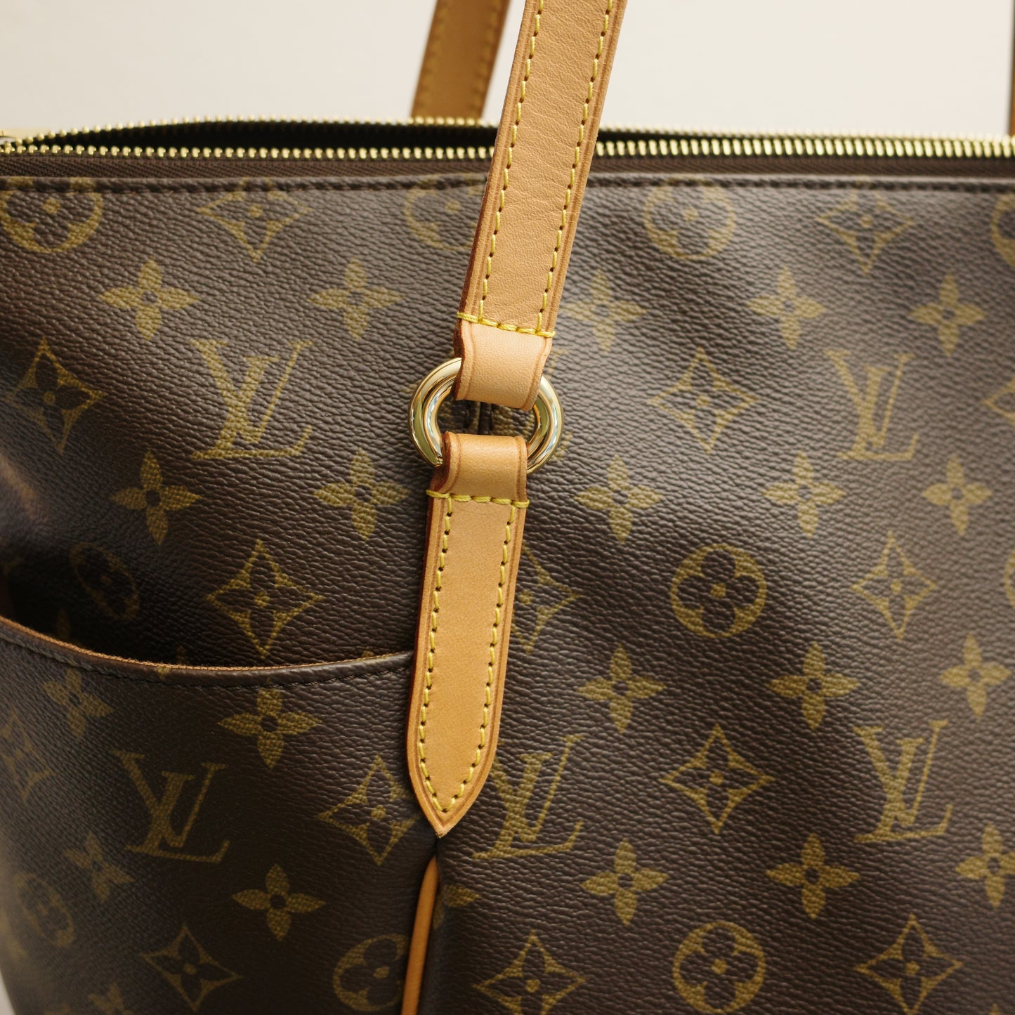 LOUIS VUITTON Monogram Totally MM