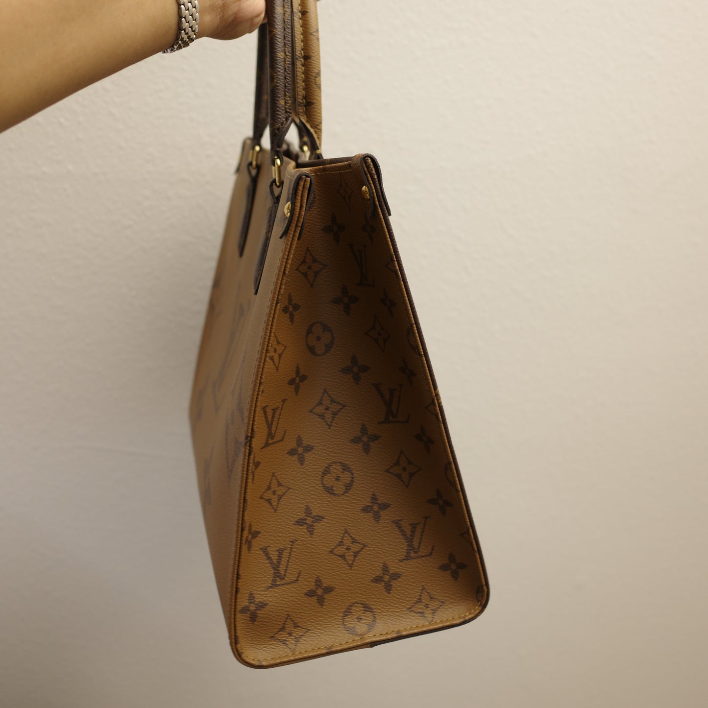 Louis Vuitton OntheGo MM Reverse Monogram with Leather Handles