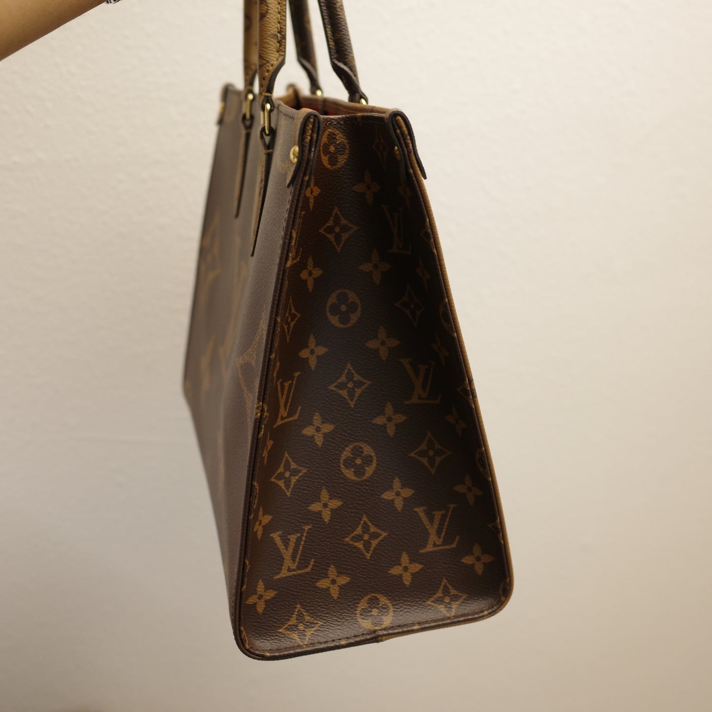 Louis Vuitton OntheGo MM Reverse Monogram with Leather Handles