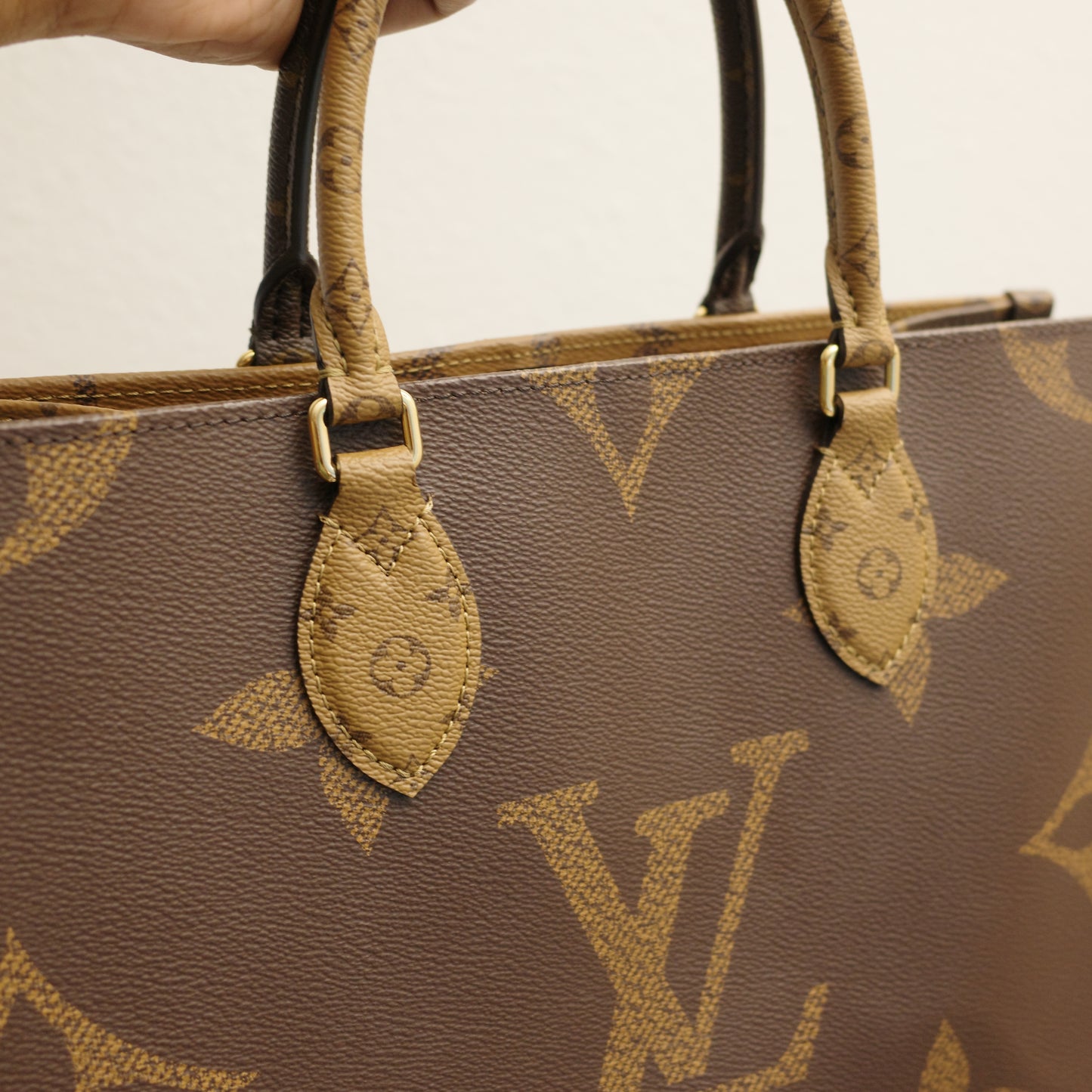 Louis Vuitton OntheGo MM Reverse Monogram with Leather Handles