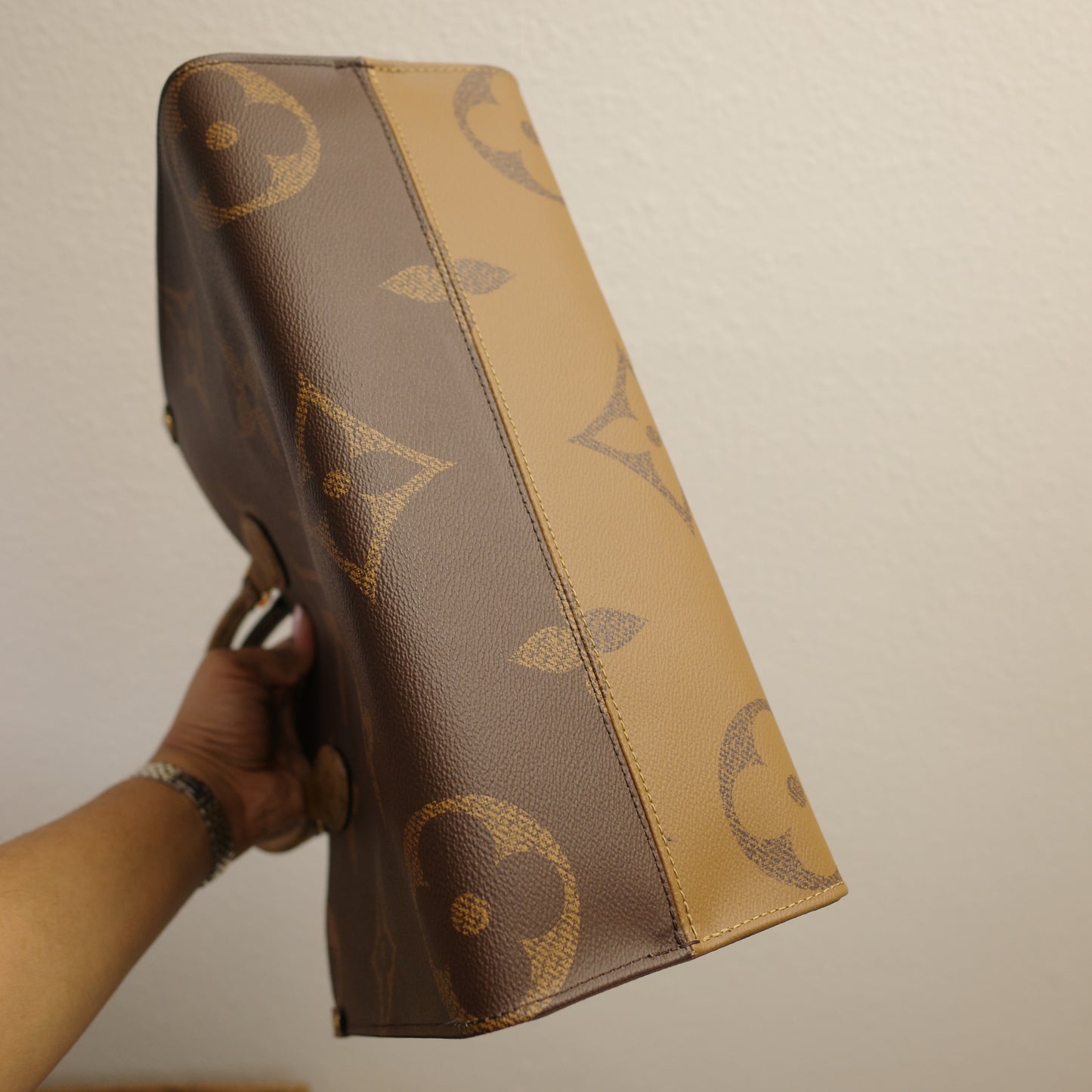 Louis Vuitton OntheGo MM Reverse Monogram with Leather Handles