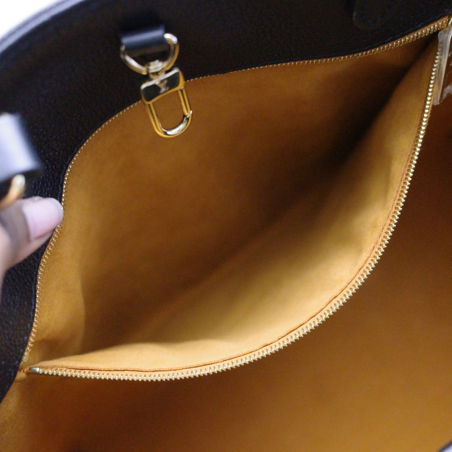 Louis Vuitton OntheGo GM Black Empreinte
