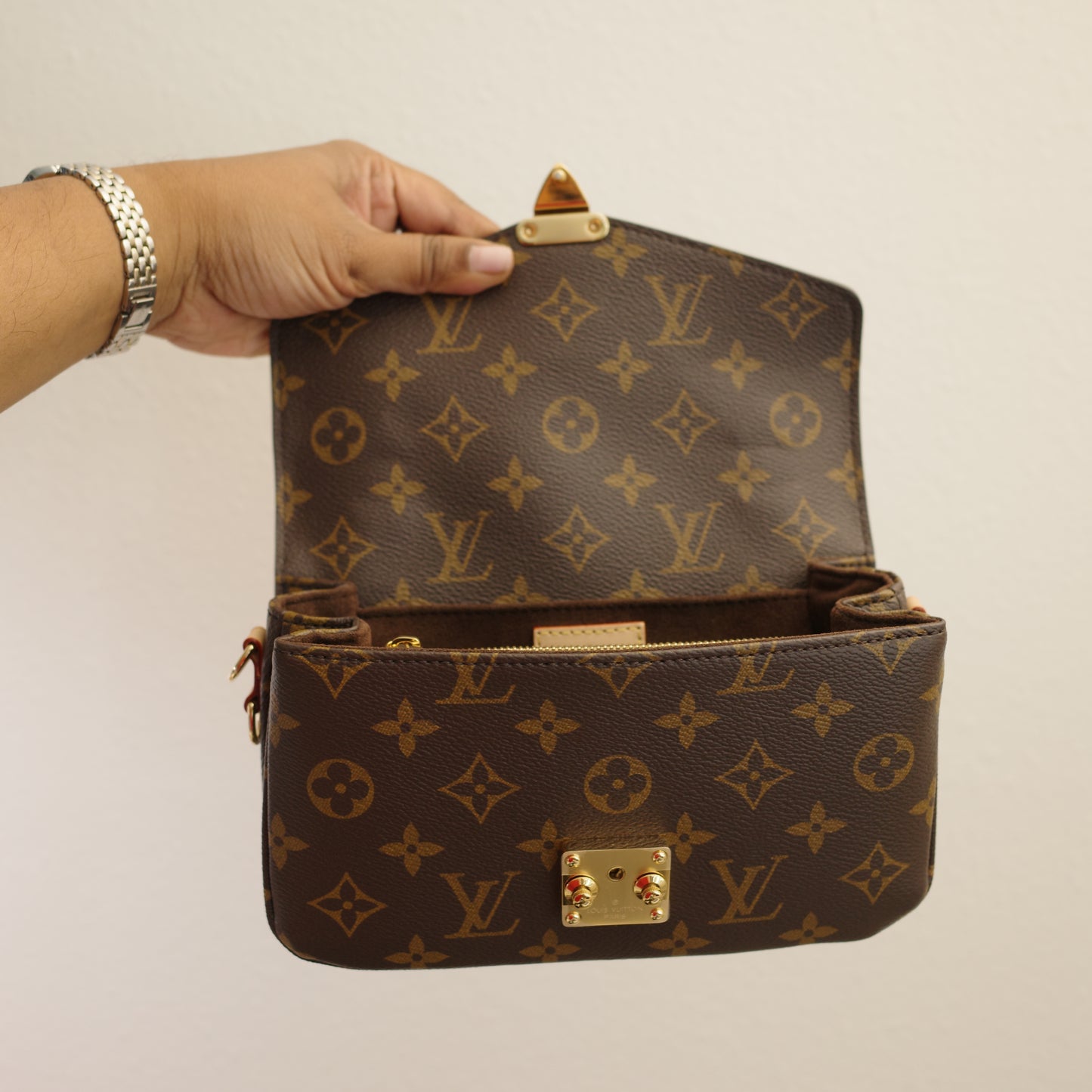 LOUIS VUITTON Monogram Pochette Metis East West