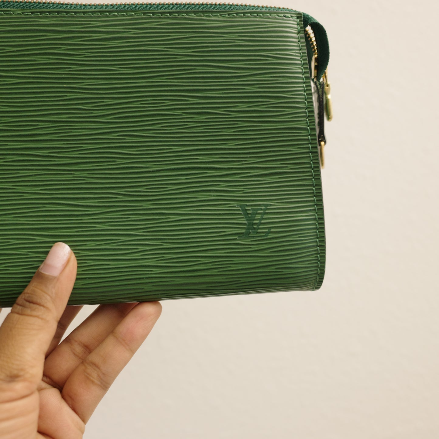 LOUIS VUITTON Epi Leather Green Pochette Accessoires
