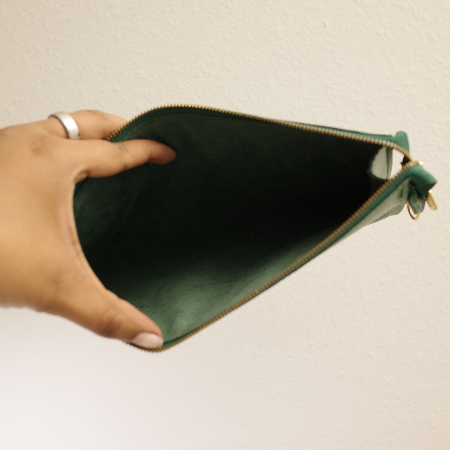 LOUIS VUITTON Epi Leather Green Pochette Accessoires