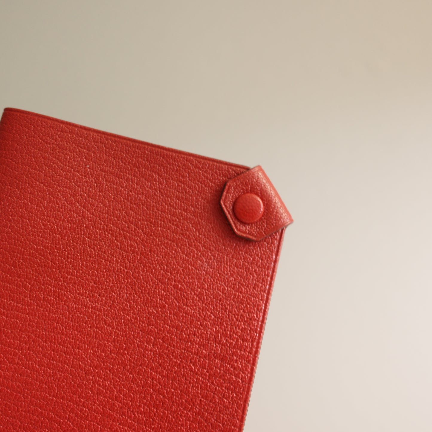 HERMES Tarmac Passport Holder Red