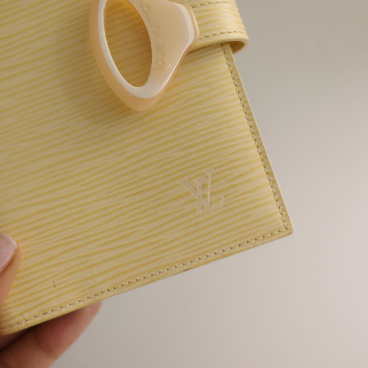 LOUIS VUITTON Butter Yellow Epi Leather Acrylic Clasp Agenda PM