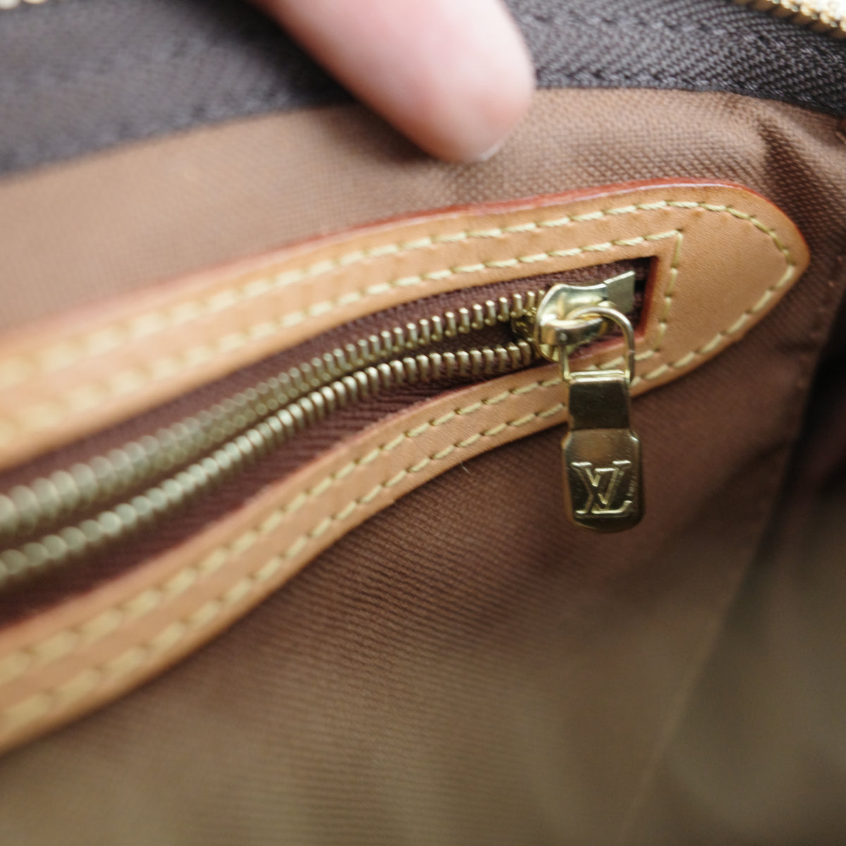 LOUIS VUITTON Monogram Speedy 25 Bandoliere