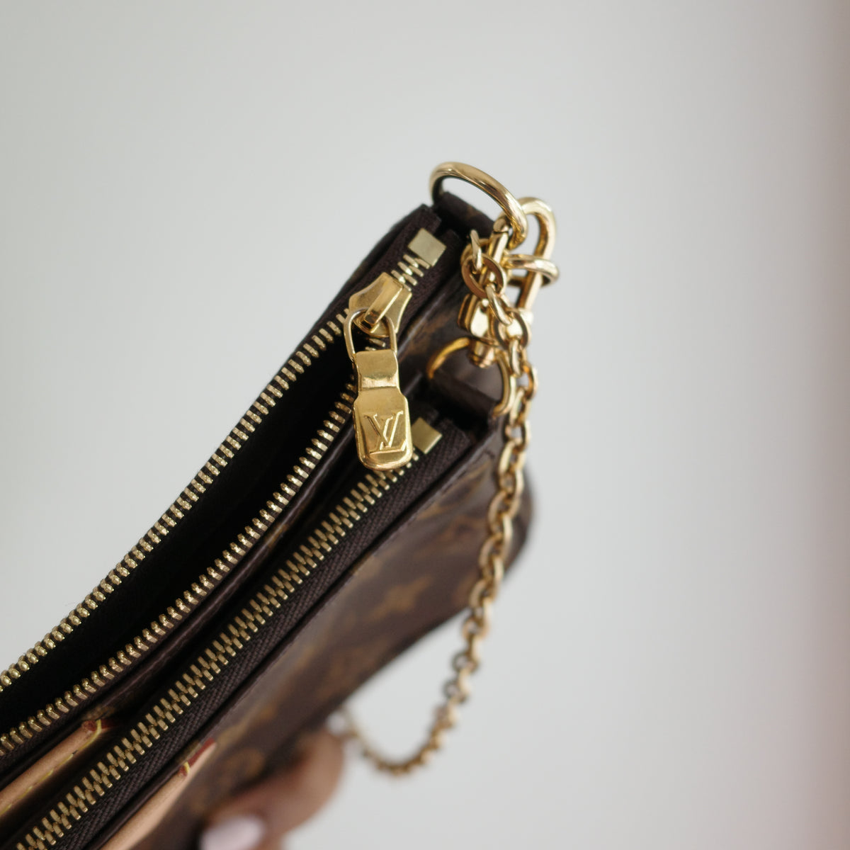 LOUIS VUITTON Monogram Multi Pochette Accessoires Monogram Pink Strap