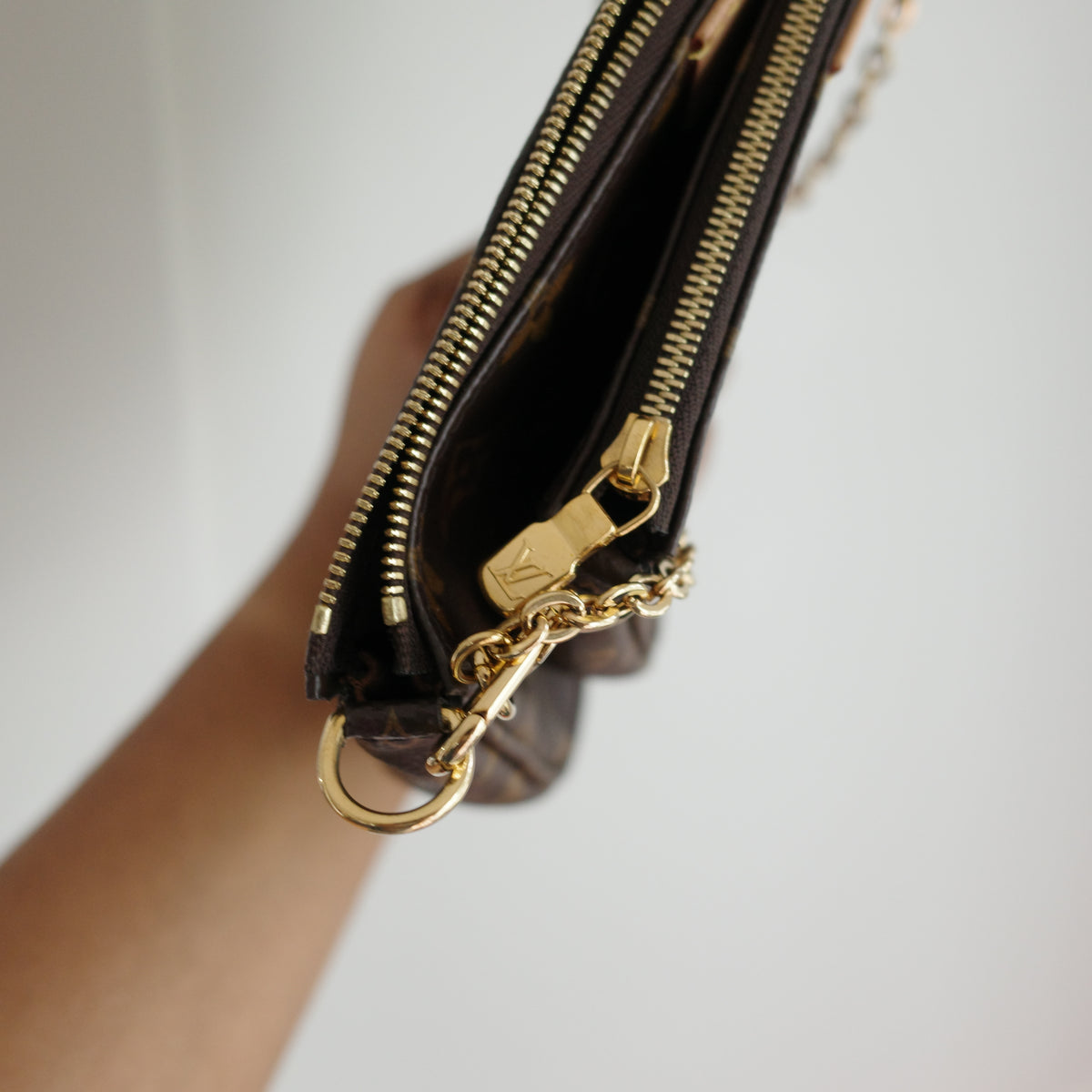 LOUIS VUITTON Monogram Multi Pochette Accessoires Monogram Pink Strap