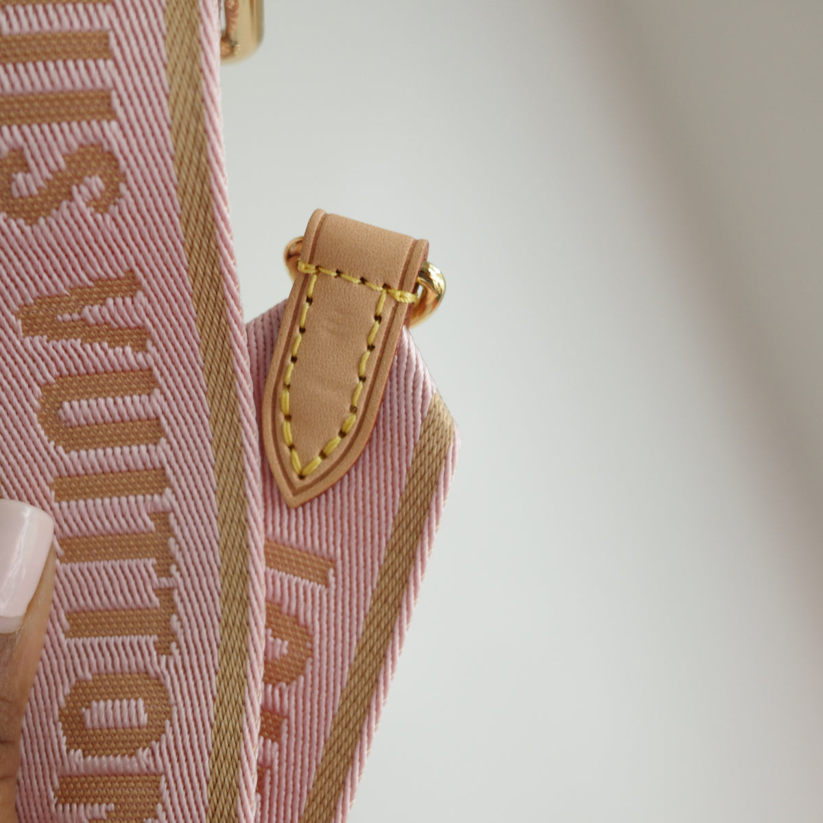 LOUIS VUITTON Monogram Multi Pochette Accessoires Monogram Pink Strap