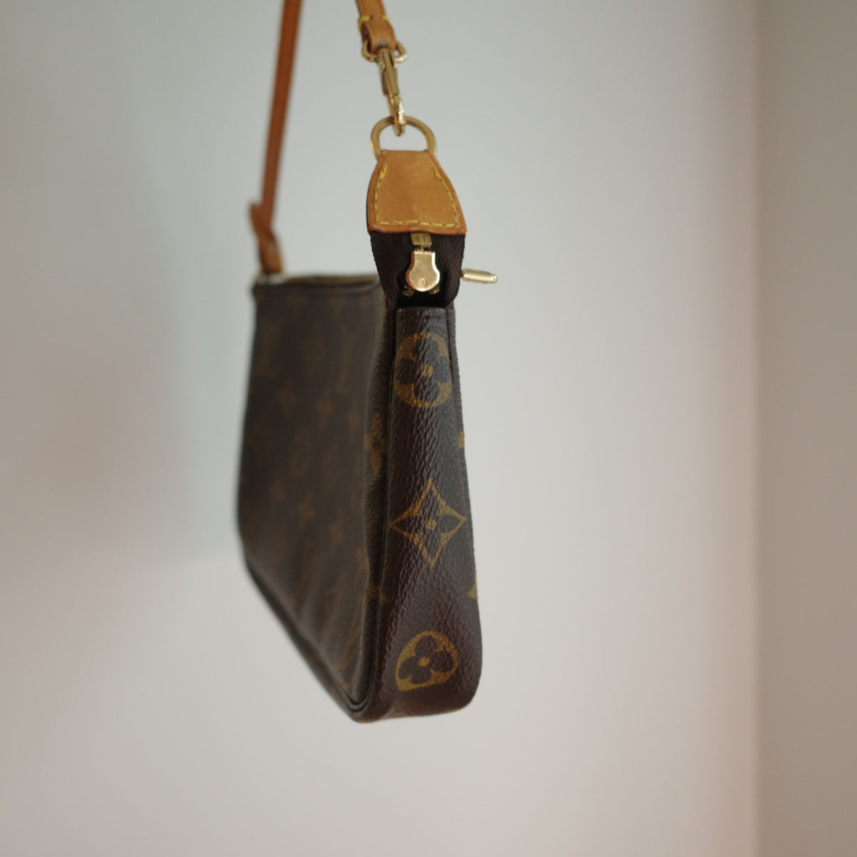 LOUIS VUITTON Vintage Monogram Pochette Accessoires