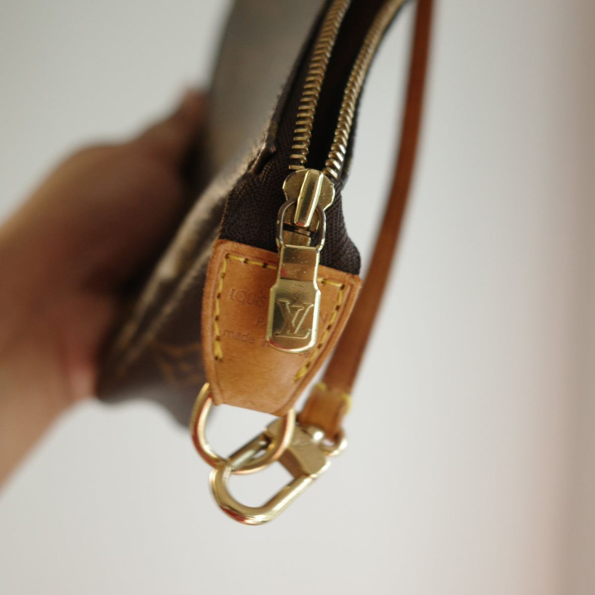 LOUIS VUITTON Vintage Monogram Pochette Accessoires