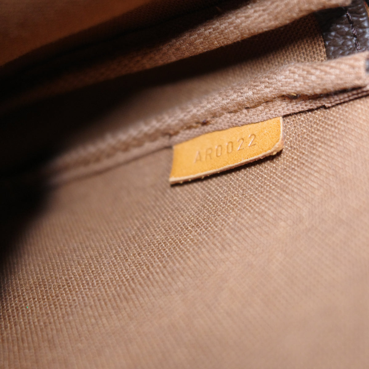 LOUIS VUITTON Vintage Monogram Pochette Accessoires
