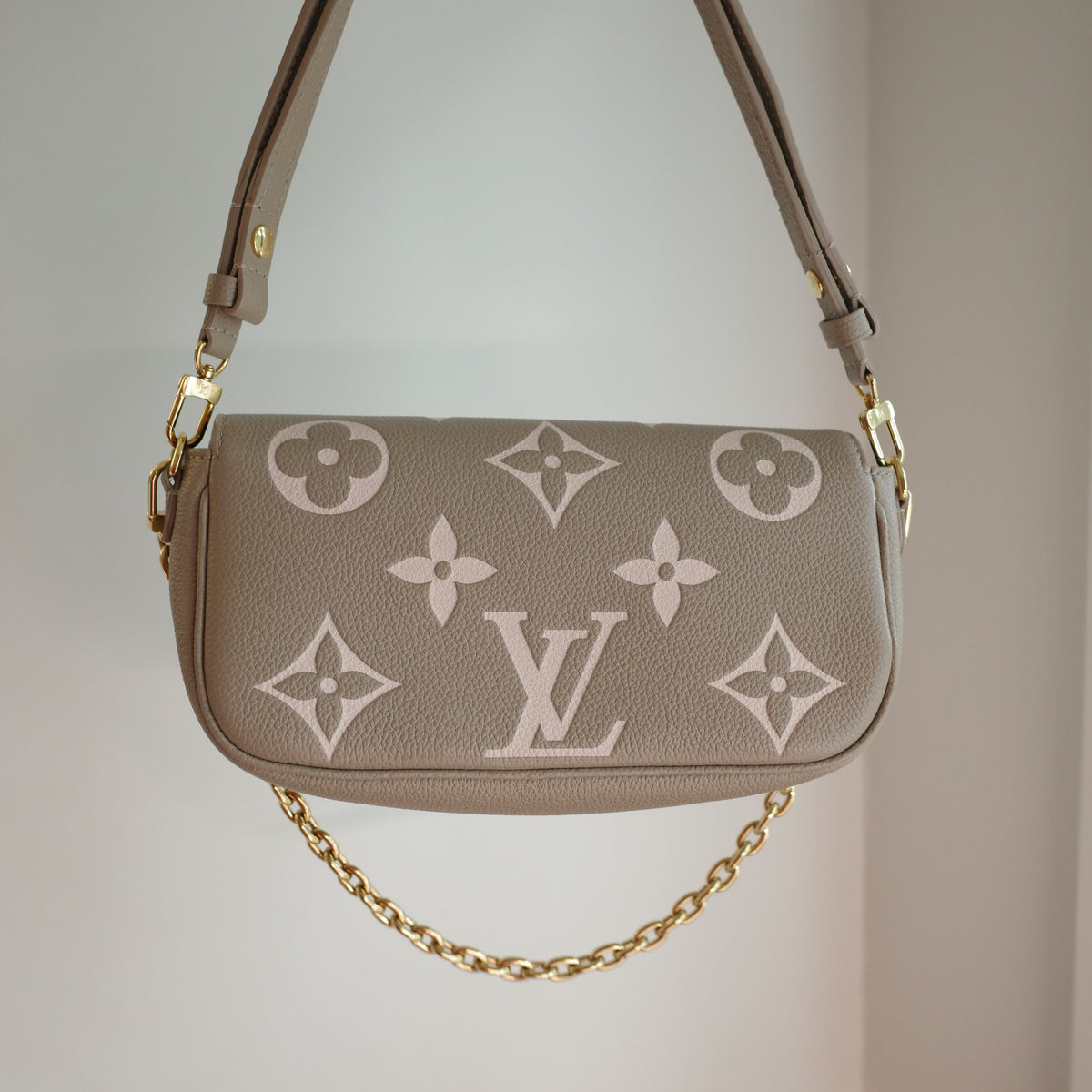 LOUIS VUITTON Wallet on Chain Ivy WOC Empreinte Bicolor Turtledove