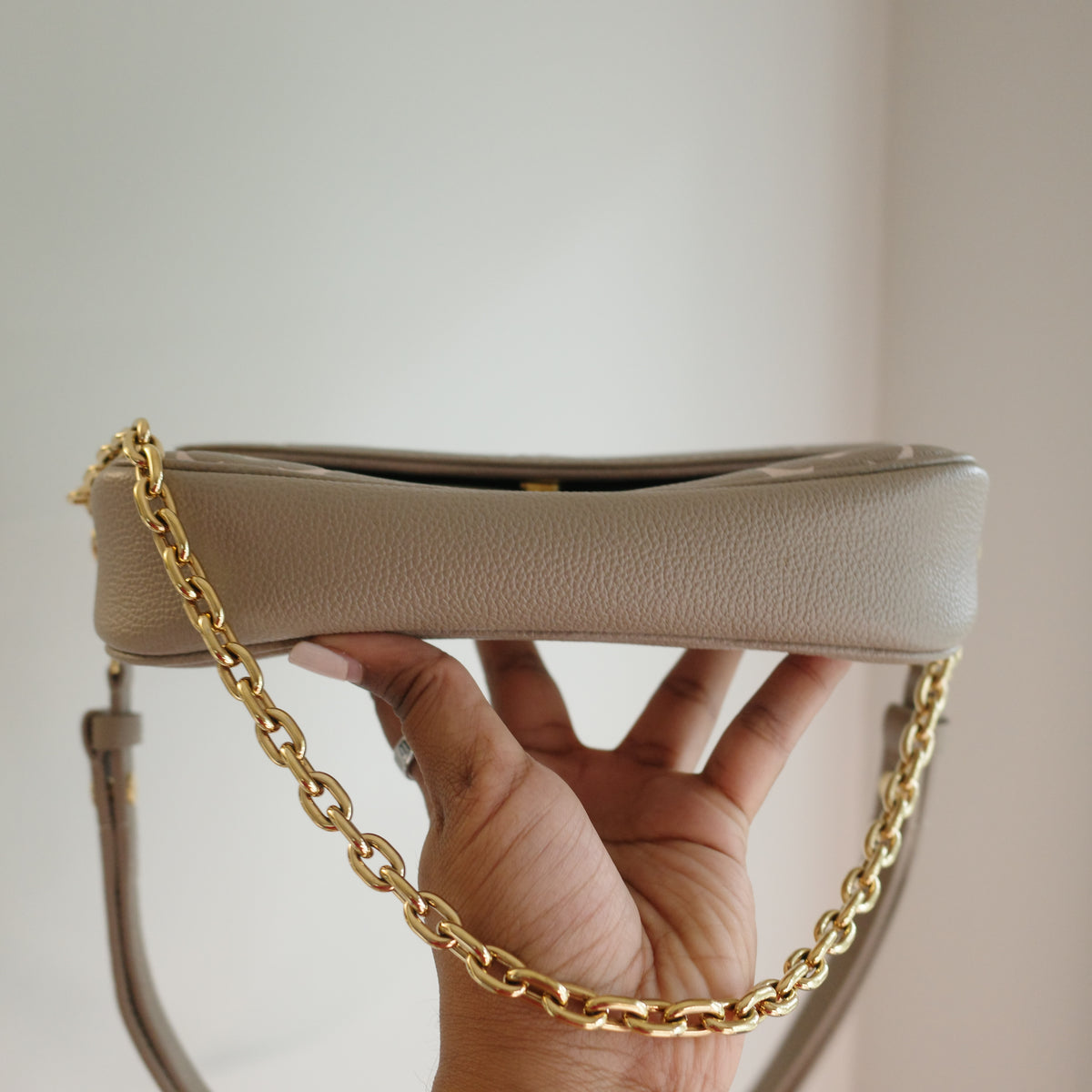 LOUIS VUITTON Wallet on Chain Ivy WOC Empreinte Bicolor Turtledove