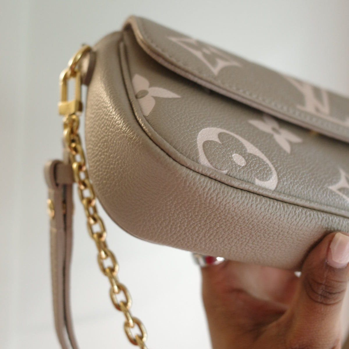 LOUIS VUITTON Wallet on Chain Ivy WOC Empreinte Bicolor Turtledove