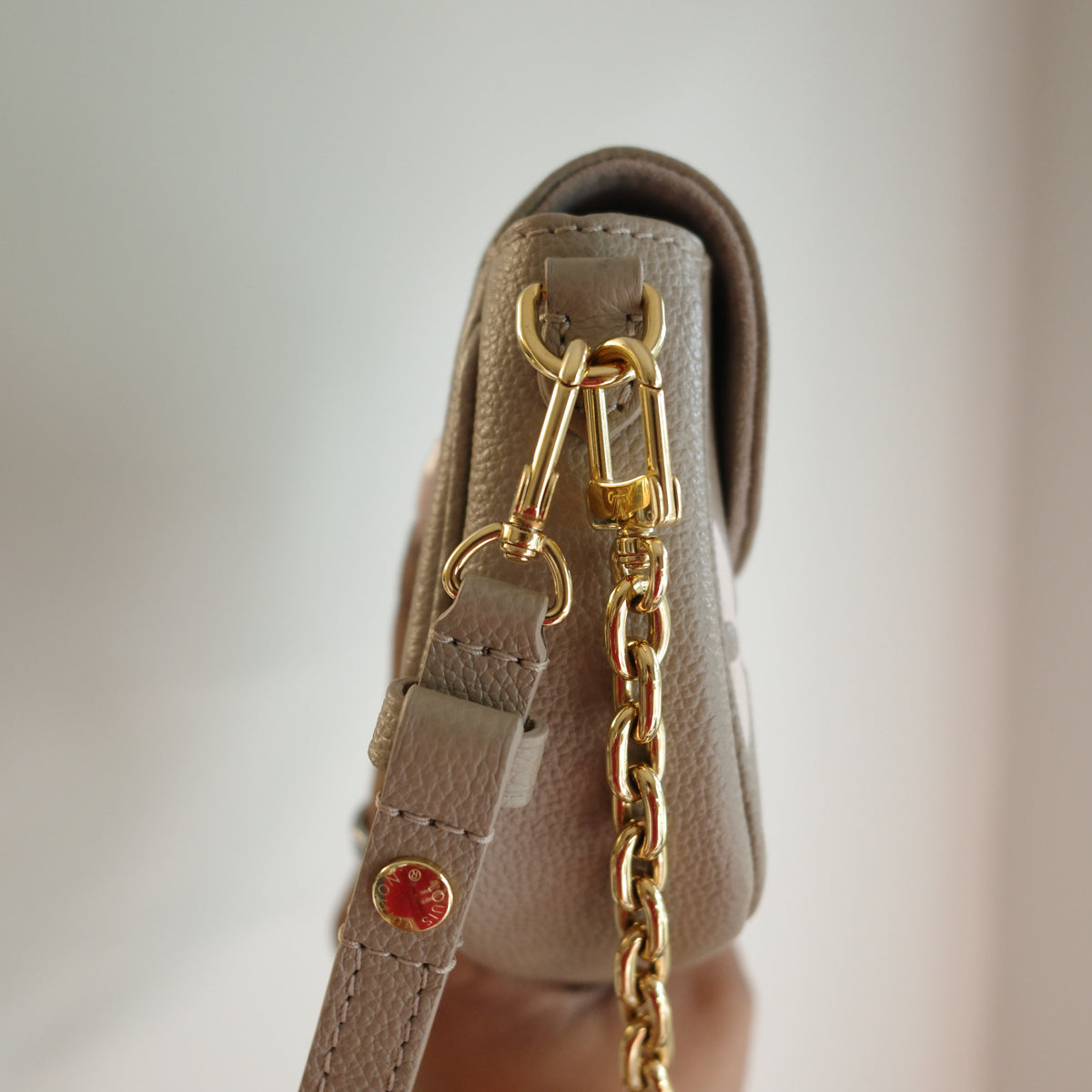 LOUIS VUITTON Wallet on Chain Ivy WOC Empreinte Bicolor Turtledove