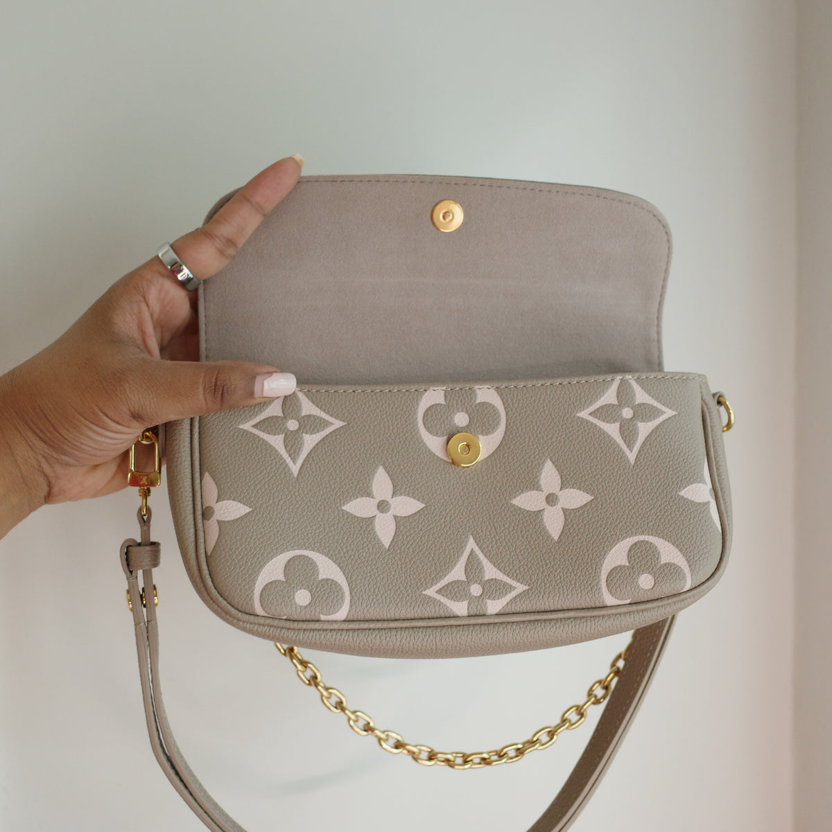LOUIS VUITTON Wallet on Chain Ivy WOC Empreinte Bicolor Turtledove