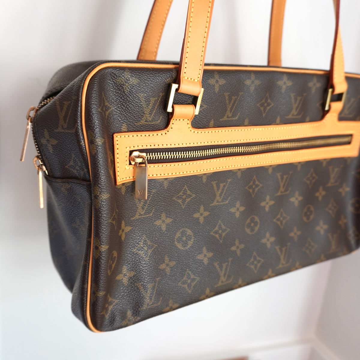 LOUIS VUITTON Monogram Cite GM